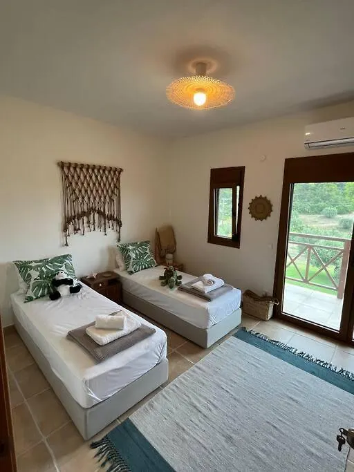 Paralia Homes Cheerful 2 Bedroom With Pool, Unit #1 Kriopigi