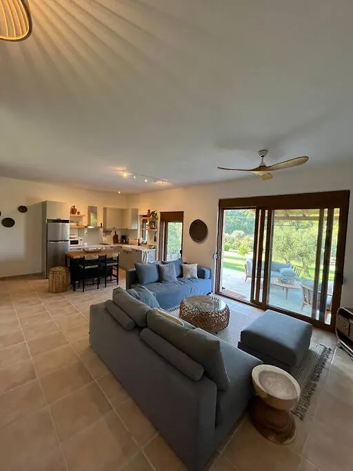Villa Paralia Homes Cheerful 2 Bedroom With Pool, Unit #1 Kriopigi