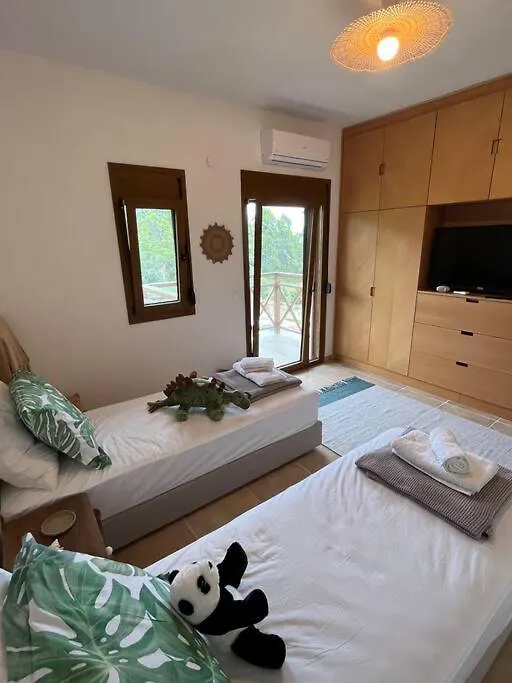 Paralia Homes Cheerful 2 Bedroom With Pool, Unit #1 Kriopigi Villa